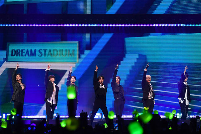 WASHINGTON, DC - DECEMBER 11: (L-R) Jeno, Jaemin, Chenle, Renjun, Haechan, Mark, and Jisung of NCT DREAM perform onstage during iHeartRadio Hot 99.5's Jingle Ball 2023 at Capital One Arena on December 11, 2023 in Washington, DC. (Photo by Larry French/Getty Images for iHeartRadio)