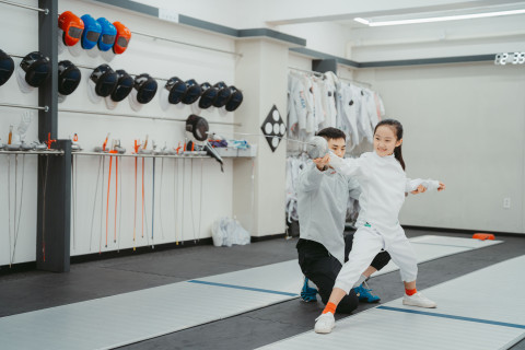 나종관 전 펜싱 국가대표가 후엠아이 펜싱 재능 진단 클래스를 진행하고 있다. / 후엠아이