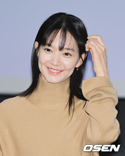 배우 신민아가 무대인사에 참석해 관객과의 시간을 갖고 있다. 2023.12.10 /cej@osen.co.kr