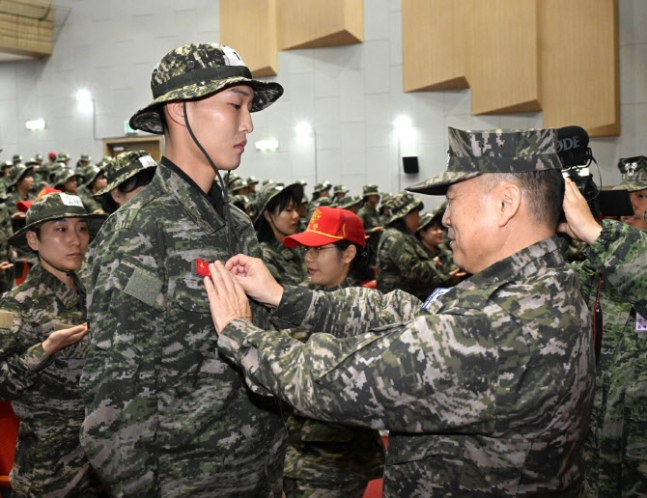 [사진] 해병대 극기훈련을 받는 높이뛰기 우상혁