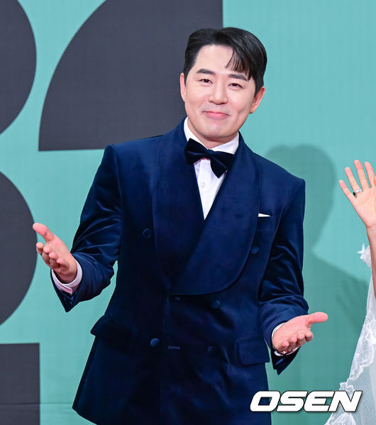 23일 오후 서울 여의도 KBS 신관 웨딩홀에서 2023 KBS 연예대상 레드카펫 포토월 행사가 열렸다.'신상출시 편스토랑' 붐이 포토타임을 하고 있다. 2023.12.23 / jpnews.osen.co.kr