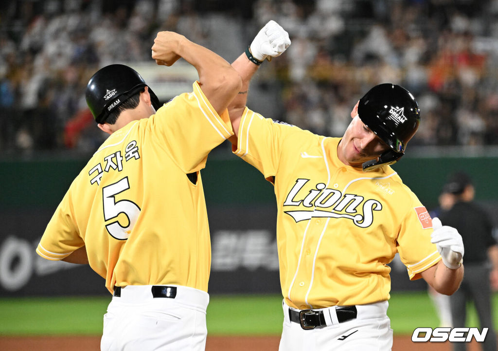 2023 신한은행 SOL KBO 올스타전이 열렸다. 9회초 2사 1,3루에서 나눔 올스타 뷰캐넌이 중전 적시타를 치고 구자욱과 환호하고 있다. 2023.07.15 /sunday@osen.co.kr