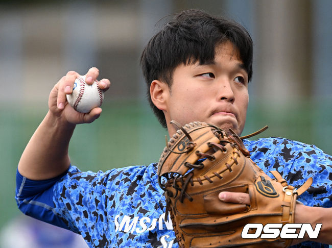 27일 일본 오키나와 온나손 아카마 볼파크에서 삼성 라이온즈 스프링캠프가 진행됐다.삼성 이병헌이 훈련을 하고 있다. 2023.02.27 /sunday@osen.co.kr