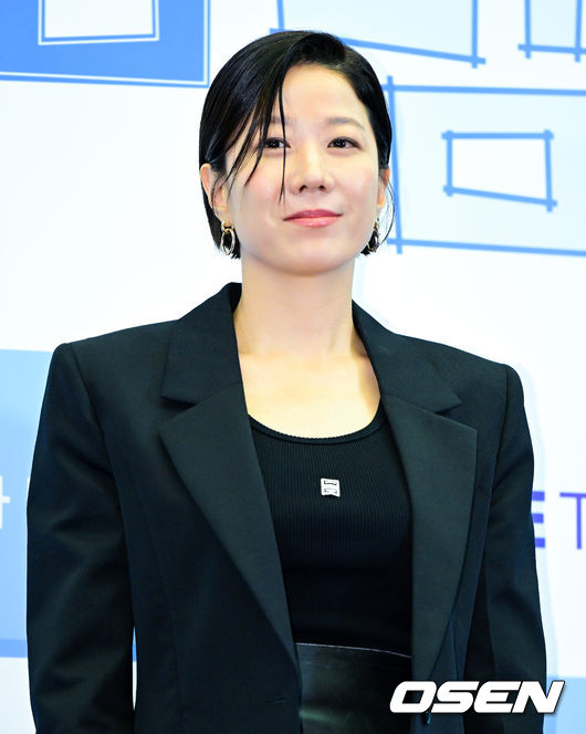 배우 전혜진이 포토타임을 하고 있다. 2023.07.17 /jpnews@osen.co.kr