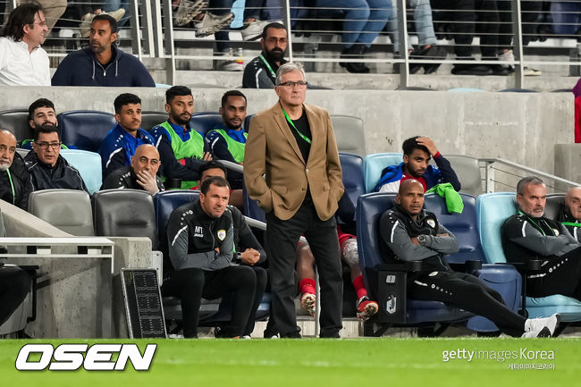 ST PAUL, MINNESOTA - SEPTEMBER 12: Head coach Branko Ivankovic of Oman looks on against the United States at Allianz Field on September 12, 2023 in St Paul, Minnesota. (Photo by Brace Hemmelgarn/Getty Images)