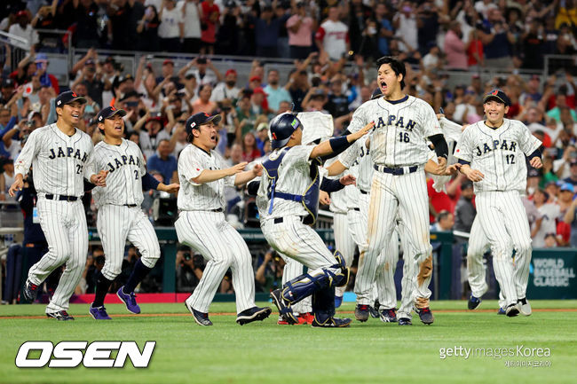 [사진] WBC 우승 순간 오타니 쇼헤이를 비롯해 일본 선수들이 기뻐하고 있다.  ⓒGettyimages(무단전재 및 재배포 금지)