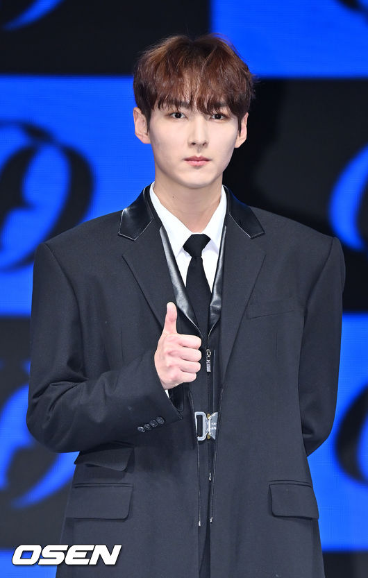 SF9 주호가 무대 위에서 포토타임을 갖고 있다. 2022.01.09 /rumi@osen.co.kr