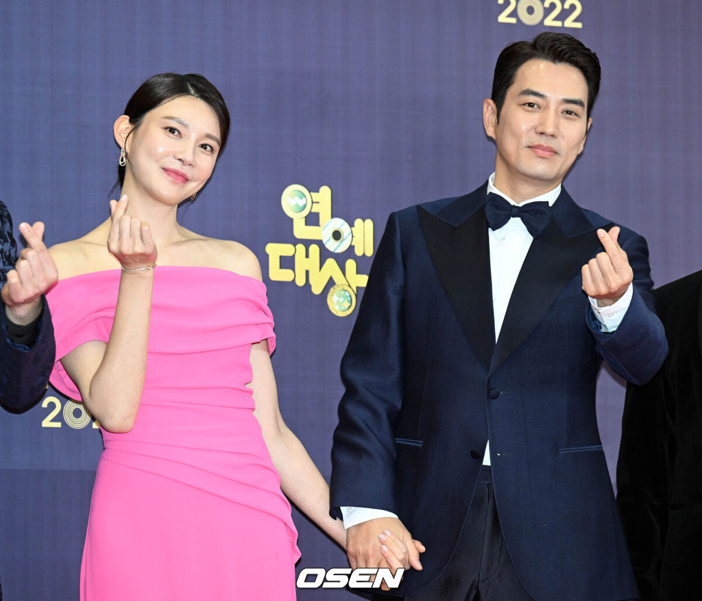 24일 오후 서울 영등포구 KBS홀에서 2022 KBS 연예대상이 열렸다.배우 차예련, 주상욱 부부가 포즈를 취하고 있다. 2022.12.24 /cej@osen.co.kr