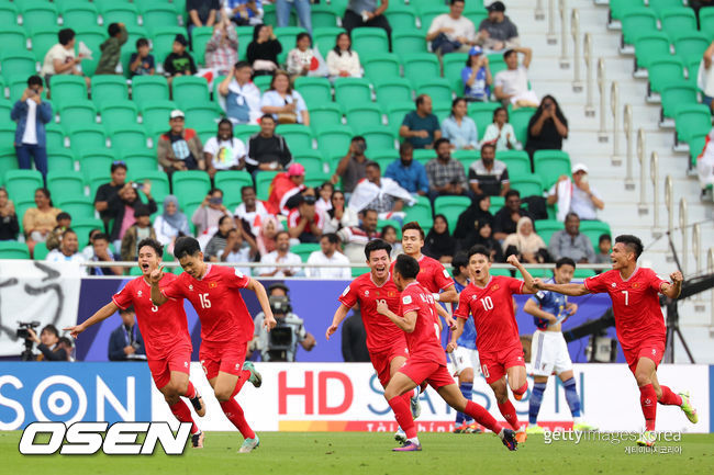 [사진] 일본을 상대로 득점하고 기뻐하는 베트남 선수들 ⓒGettyimages(무단전재 및 재배포 금지)