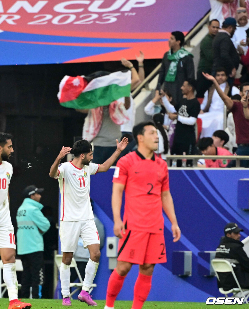 위르겐 클린스만 감독이 이끄는 대한민국 축구대표팀과 요르단의 2023 아시아축구연맹(AFC) 카타르 아시안컵 E조 2차전이 20일 오후(현지시간) 카타르 도하 알투마마 스타디움에서 열렸다.전반 요르단 알나이마트(11번)이 역전골을 넣은 뒤 기뻐하고 있다. 2024.01.20 /jpnews@osen.co.kr