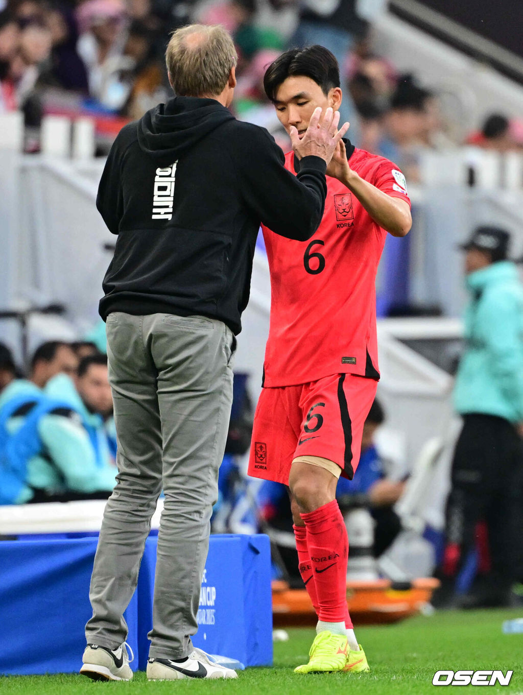 위르겐 클린스만 감독이 이끄는 대한민국 축구대표팀과 요르단의 2023 아시아축구연맹(AFC) 카타르 아시안컵 E조 2차전이 20일 오후(현지시간) 카타르 도하 알투마마 스타디움에서 열렸다.후반 대한민국 황인범이 교체되고 있다. 2024.01.20 /jpnews@osen.co.kr