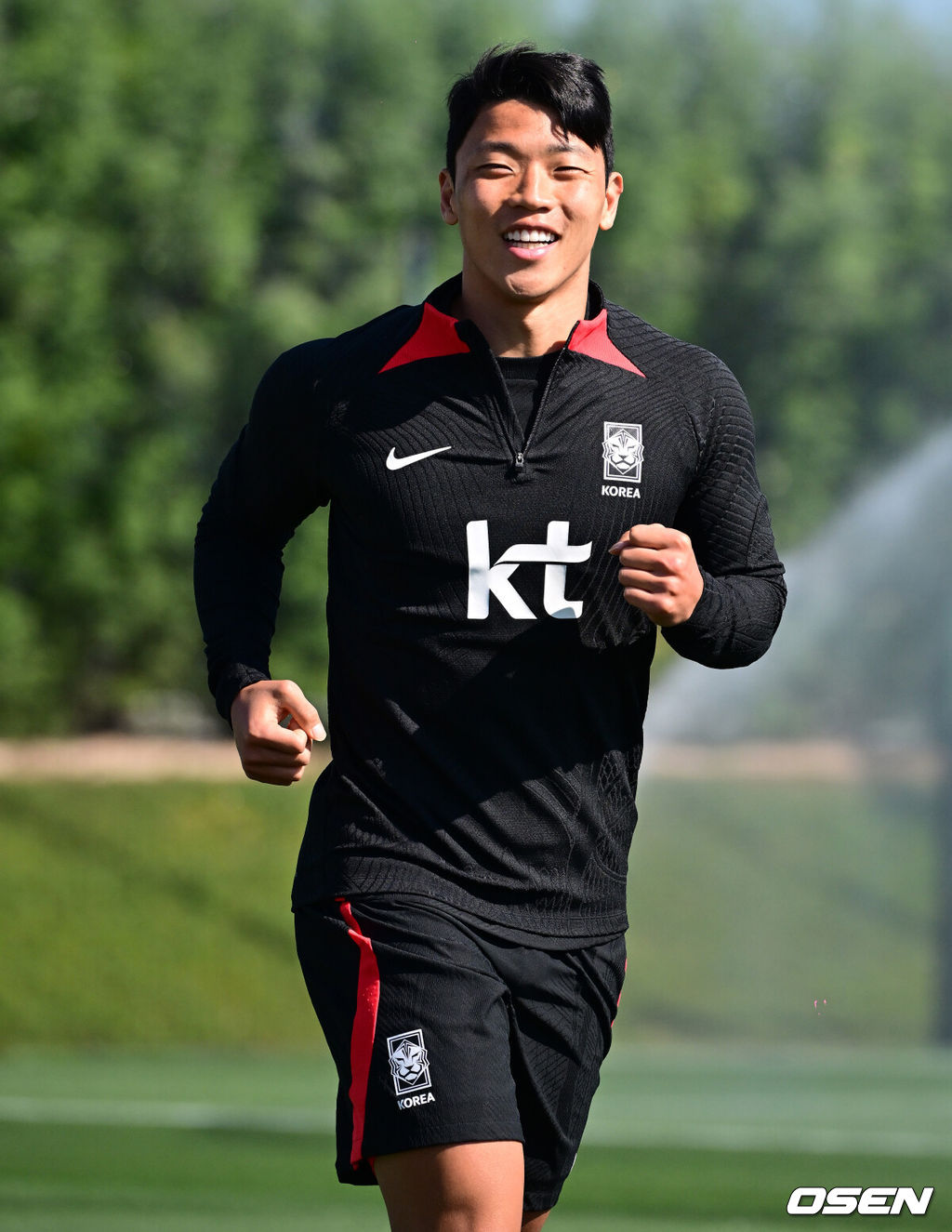 대한민국 축구대표팀이 21일(현지시간) 카타르 도하 알 에글라 트레이닝 센터에서 훈련을 가졌다.황희찬이 회복 훈련을 하고 있다. 2024.01.21 / jpnews.osen.co.kr