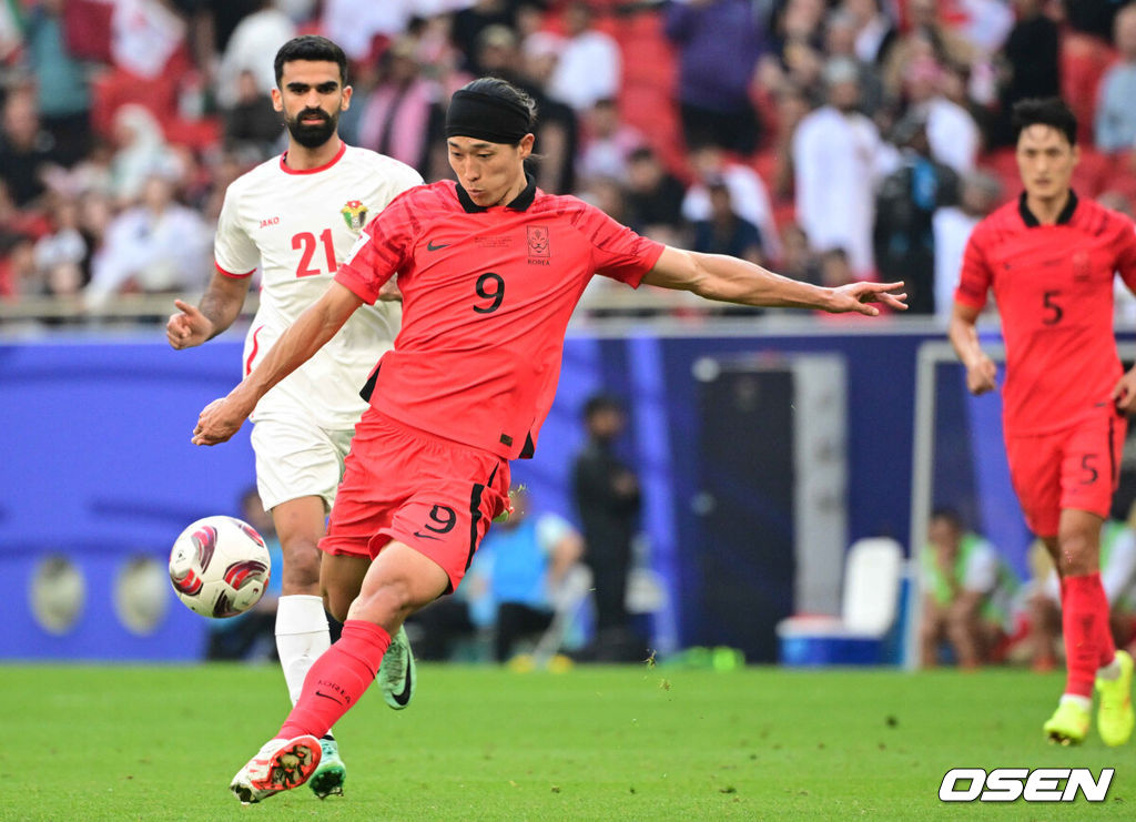 위르겐 클린스만 감독이 이끄는 대한민국 축구대표팀은 20일 오후 8시 30분(이하 한국시간) 카타르 도하 알투마마 스타디움에서 열린 요르단과 2023 아시아축구연맹(AFC) 카타르 아시안컵 조별리그 E조 2차전에서 2-2로 비겼다.전반 대한민국 조규성이 슛을 시도하고 있다. 2024.01.20 /jpnews@osen.co.kr