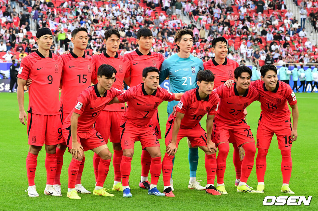 위르겐 클린스만 감독이 이끄는 대한민국 축구대표팀은 20일 오후 8시 30분(이하 한국시간) 카타르 도하 알투마마 스타디움에서 열린 요르단과 2023 아시아축구연맹(AFC) 카타르 아시안컵 조별리그 E조 2차전에서 2-2로 비겼다.대한민국 베스트 11 선수들이 포즈를 취하고 있다. 2024.01.20 /jpnews@osen.co.kr