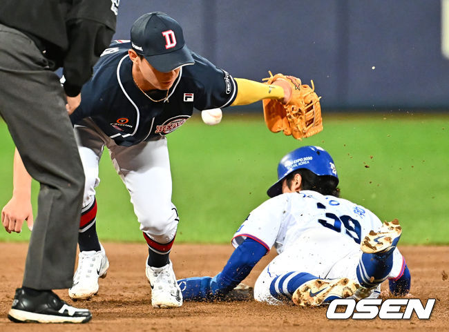 삼성 라이온즈 김성윤이 1회말 1사 1루 구자욱 타석때 2루 도루 세이프되고 있다. 2023.09.21 / foto0307@osen.co.kr