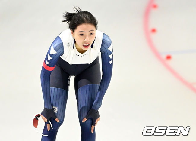 스피드스케이팅 여자 1000m 이나현(노원고)이 경기를 마친 뒤 숨을 고르고 있다. 2022.10.20 / dreamer@osen.co.kr