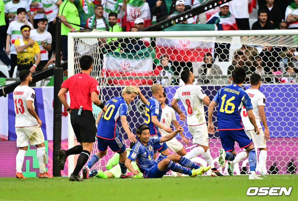 3일 오후(한국시간) 카타르 알 라이얀 에듀케이션 시티 스타디움에서 ‘2023 AFC 아시안컵 8강전’ 일본과 이란의 경기가 열렸다.전반 일본 히데마사가 선제골을 넣고 동료선수들과 기뻐하고 있다. 2024.02.03 / jpnews.osen.co.kr