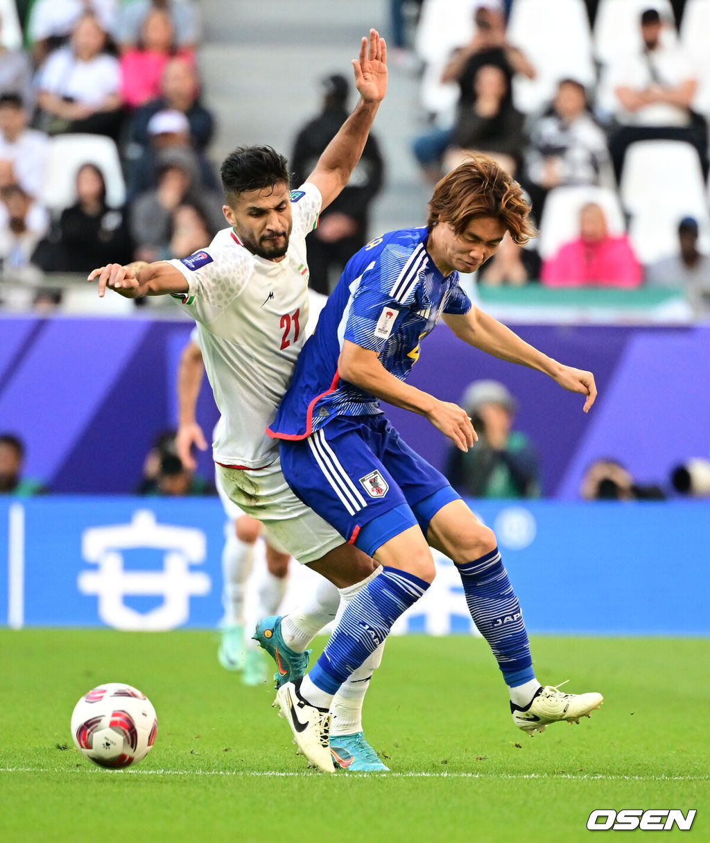 3일 오후(한국시간) 카타르 알 라이얀 에듀케이션 시티 스타디움에서 ‘2023 AFC 아시안컵 8강전’ 일본과 이란의 경기가 열렸다.전반 일본 이타쿠라가 이란 모헤비에 파울을 범하고 있다. 2024.02.03 / jpnews.osen.co.kr