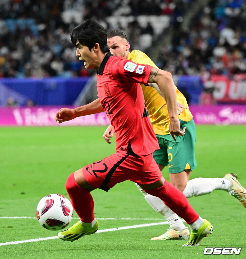 3일(한국시간) 카타르 알 와크라에 위치한 알 자누브 스타디움에서 2023 아시아축구연맹(AFC) 아시안컵 8강 대한민국과 호주의 경기가 열렸다.전반 한국 설영우가 돌파를 시도하고 있다. 2024.02.03 / jpnews.osen.co.kr