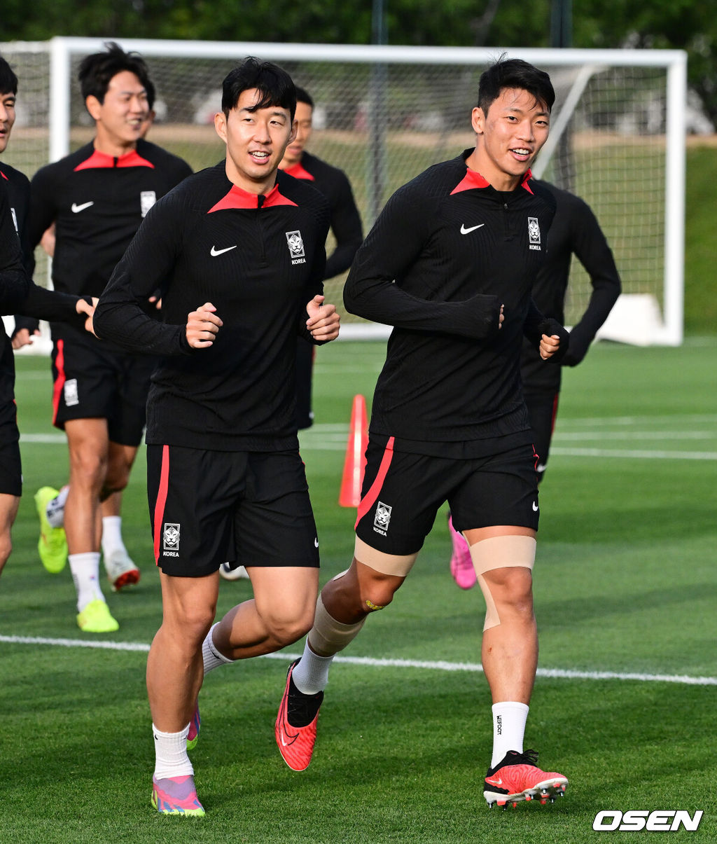 2023 아시아축구연맹(AFC) 카타르 아시안컵 4강 요르단전을 하루 앞둔 대한민국 축구대표팀이 5일(현지시간) 카타르 도하 알 에글라 트레이닝 센터에서 훈련을 가졌다.손흥민, 황희찬을 비롯한 선수들이 조깅을 하고 있다. 2024.02.05 / jpnews.osen.co.kr