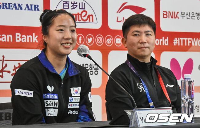 신유빈과 유승민 조직위공동위원장 및 ITTF 집행위원 및 IOC 위원이 소감을 얘기하고 있다. 2024.02.15 / foto0307@osen.co.kr