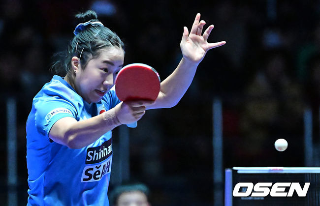 대한민국 신유빈이 중국 왕이디를 상대로 경기를 펼치고 있다. 2024.02.22 / foto0307@osen.co.kr