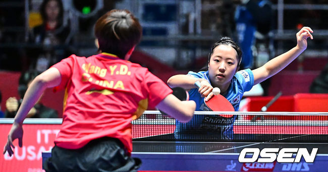 대한민국 신유빈이 중국 왕이디를 상대로 경기를 펼치고 있다. 2024.02.22 / foto0307@osen.co.kr