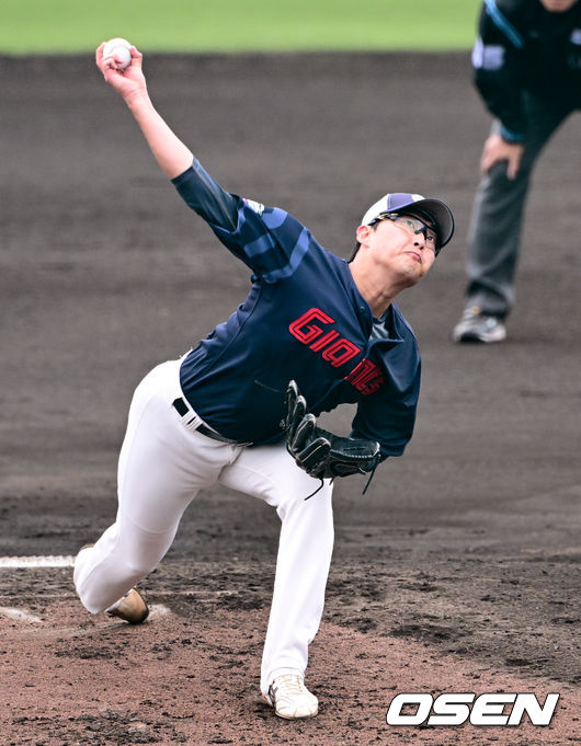 1회말 롯데 자이언츠 선발 박세웅이 힘차게 공을 던지고 있다. 2024.02.25 /cej@osen.co.kr