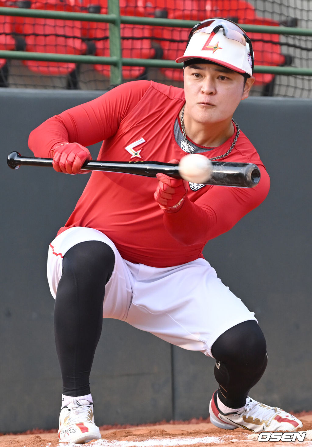 26일 오후(한국시간) 대만 자이시에 위치한 자이시립야구장에서 SSG 랜더스의 스프링캠프가 진행됐다. SSG 추신수가 타격 훈련을 하고 있다. 2024.02.26 / ksl0919@osen.co.kr