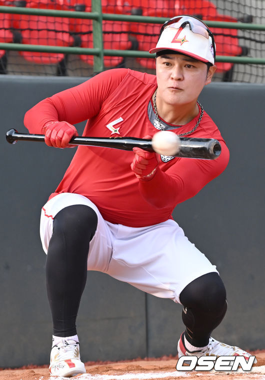 26일 오후(한국시간) 대만 자이시에 위치한 자이시립야구장에서 SSG 랜더스의 스프링캠프가 진행됐다. SSG 추신수가 타격 훈련을 하고 있다. 2024.02.26 / ksl0919@osen.co.kr