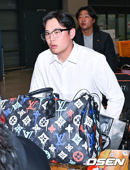 입국장 나서는 정은원