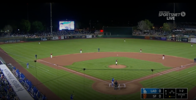 미겔 로하스 타석 때 이정후의 수비 위치 /MLB TV 캡처