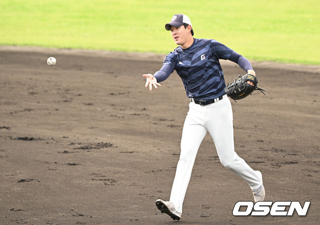 롯데 나승엽이 수비 훈련을 하고 있다. 2024.03.03 /cej@osen.co.kr