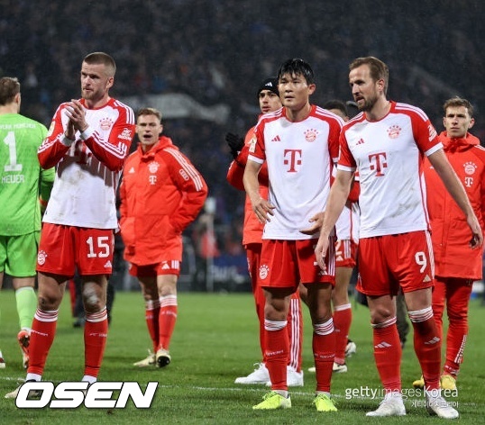 BOCHUM, GERMANY - FEBRUARY 18: Matthijs de Ligt, Eric Dier, Kim Min-Jae and Harry Kane of Bayern Munich acknowledge the fans following the Bundesliga match between VfL Bochum 1848 and FC Bayern München at Vonovia Ruhrstadion on February 18, 2024 in Bochum, Germany. (Photo by Lars Baron/Getty Images)