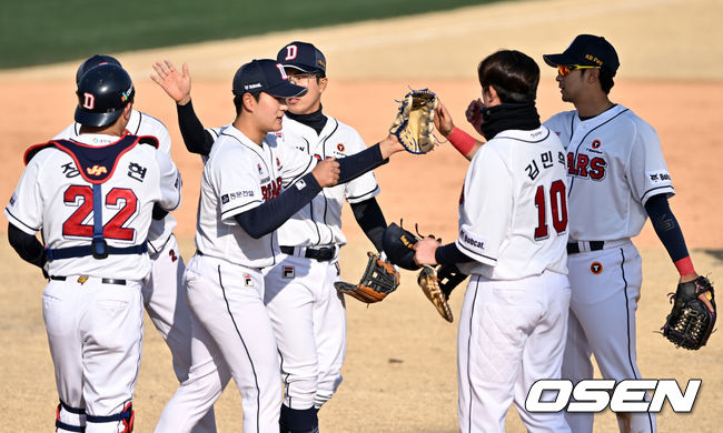 경기 종료 후 두산이 승리를 기뻐하고 있다. 2024.03.09 /