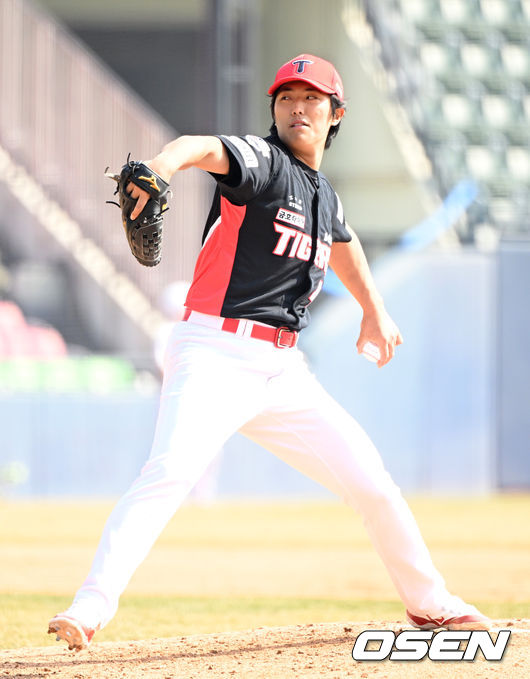 14일 서울 잠실야구장에서 ‘2024 신한 SOL Bank KBO리그’ 시범경기 두산 베어스와 KIA 타이거즈의 경기가 열렸다.5회말 무사에서 KIA 이의리가 역투하고 있다. 2024.03.14 /sunday@osen.co.kr