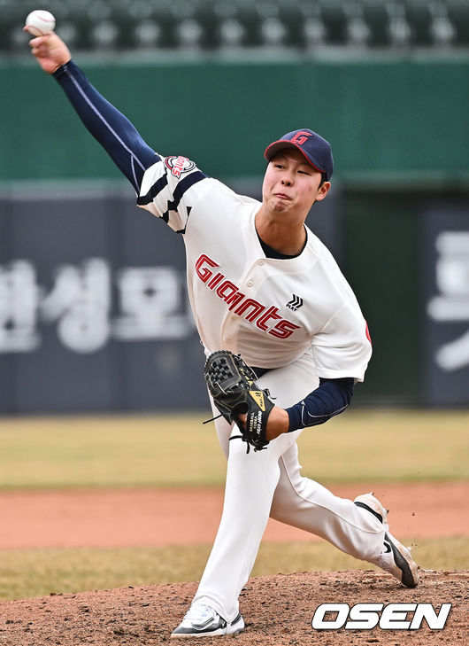 롯데 자이언츠 전미르가 역투하고 있다. 2024.03.11 / foto0307@osen.co.kr