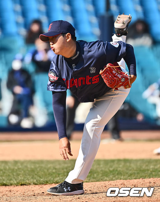 롯데 자이언츠 최이준이 역투하고 있다. 2024.03.14 / foto0307@osen.co.kr