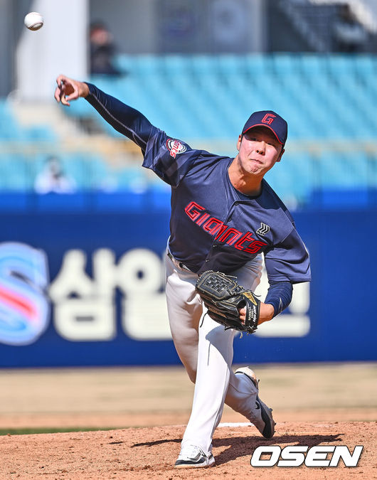 롯데 자이언츠 전미르가 역투하고 있다. 2024.03.15 / foto0307@osen.co.kr