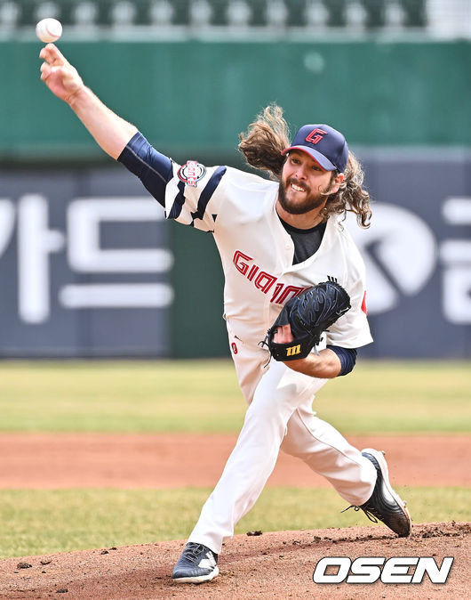 롯데 자이언츠 선발 투수 윌커슨이 역투하고 있다. 2024.03.17 / foto0307@osen.co.kr