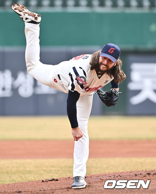 롯데 자이언츠 선발 투수 윌커슨이 역투하고 있다. 2024.03.11 / foto0307@osen.co.kr