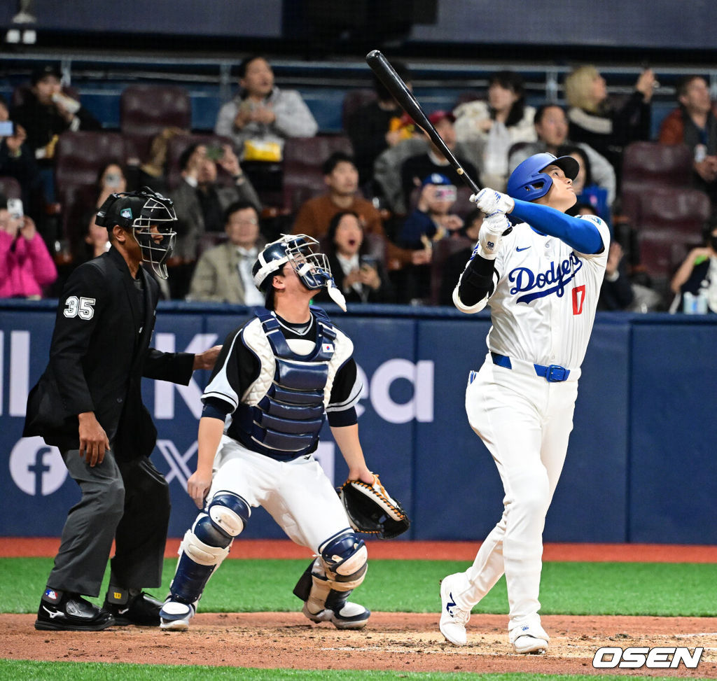 18일 서울 고척스카이돔에서 ‘메이저리그 월드투어 서울 시리즈 2024’ LA 다저스와 팀 코리아의 경기가 열렸다.3회말 무사 1루에서 다저스 오타니가 외야 플라이로 물러나고 있다. 2024.03.18 /jpnews@osen.co.kr