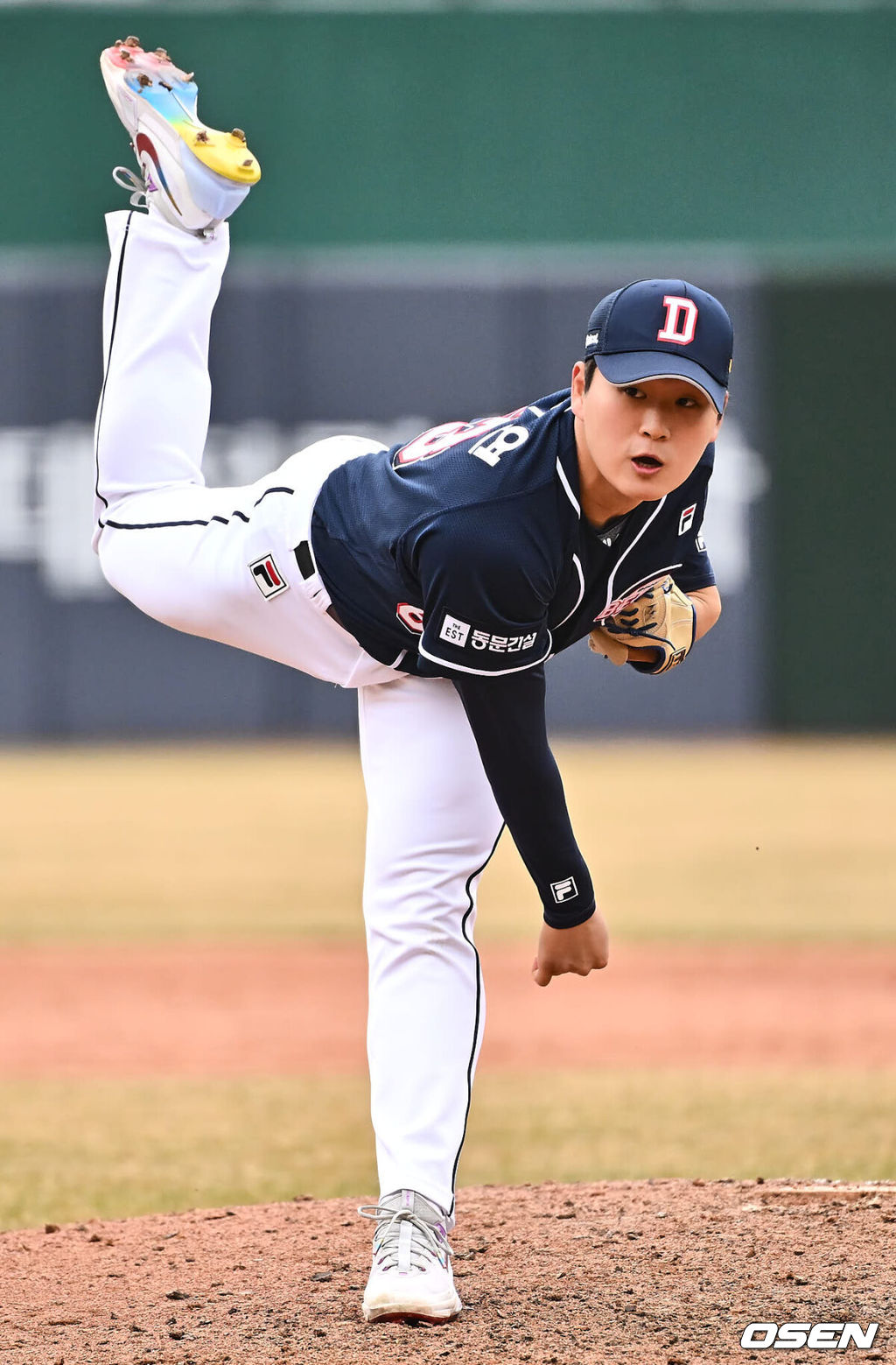 11일 부산 사직구장에서 2024 신한 SOL 뱅크 KBO 리그 롯데 자이언츠와 두산 베어스의 시범경기가 열렸다. 두산 베어스 김택연이 역투하고 있다. 2024.03.11 / foto0307@osen.co.kr