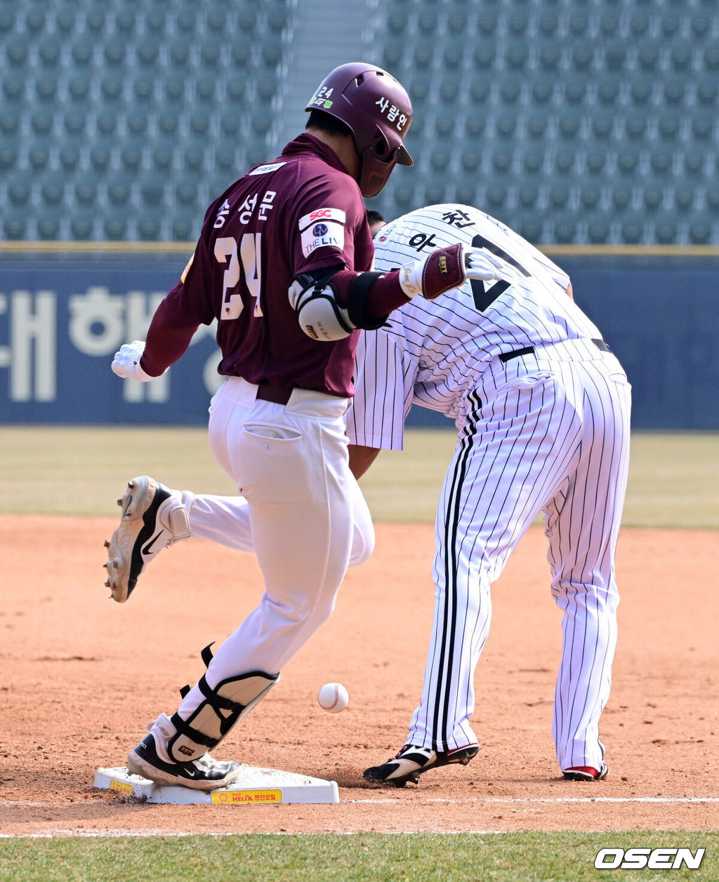 19일 서울 잠실야구장에서 ‘2024 신한 SOL Bank KBO리그’ 시범경기 LG 트윈스와 키움 히어로즈의 경기가 열렸다.7회초 1사에서 키움 송성문이 1루땅볼에 LG 이우찬의 실책을 틈타 세이프되고 있다. 2024.03.19 /jpnews@osen.co.kr