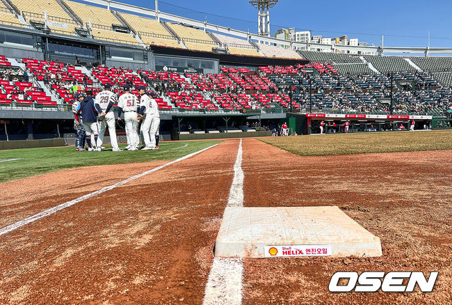 올시즌 부터 사용되는 사이즈가 늘어난 새로운 베이스가 설치되어 있다. 2024.03.09 / foto0307@osen.co.kr