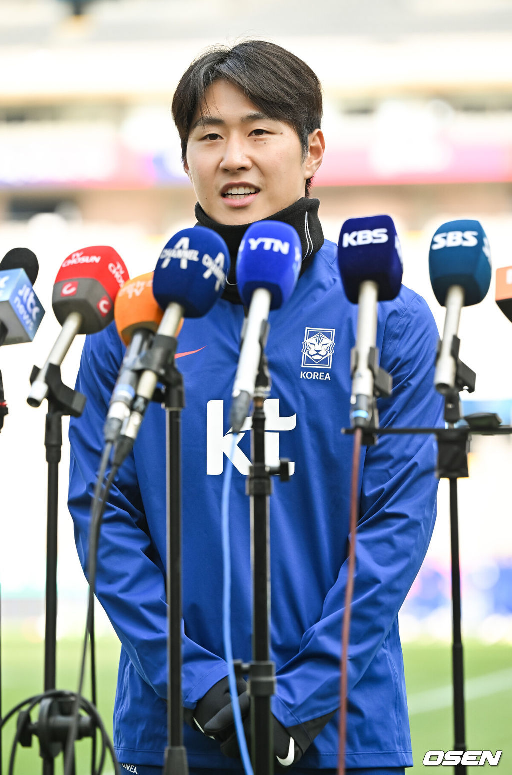 20일 서울 마포구 서울월드컵경기장에서 2026 FIFA 북중미 월드컵 2차 예선 한국-태국 경기 공식훈련이 진행됐다. 훈련 앞서 이강인이 취재진 앞에서 심경을 밝히고 있다.  2024.03.20 / soul1014@osen.co.kr