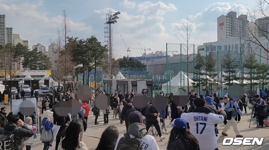 한국에서 처음으로 열리는 메이저리그 개막전을 앞두고 테러 협박에 경찰 경비가 강화됐다. / OSEN=고척, 홍지수 기자