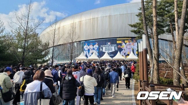 한국에서 처음으로 열리는 메이저리그 개막전을 앞두고 테러 협박에 경찰 경비가 강화됐다. / OSEN=고척, 홍지수 기자