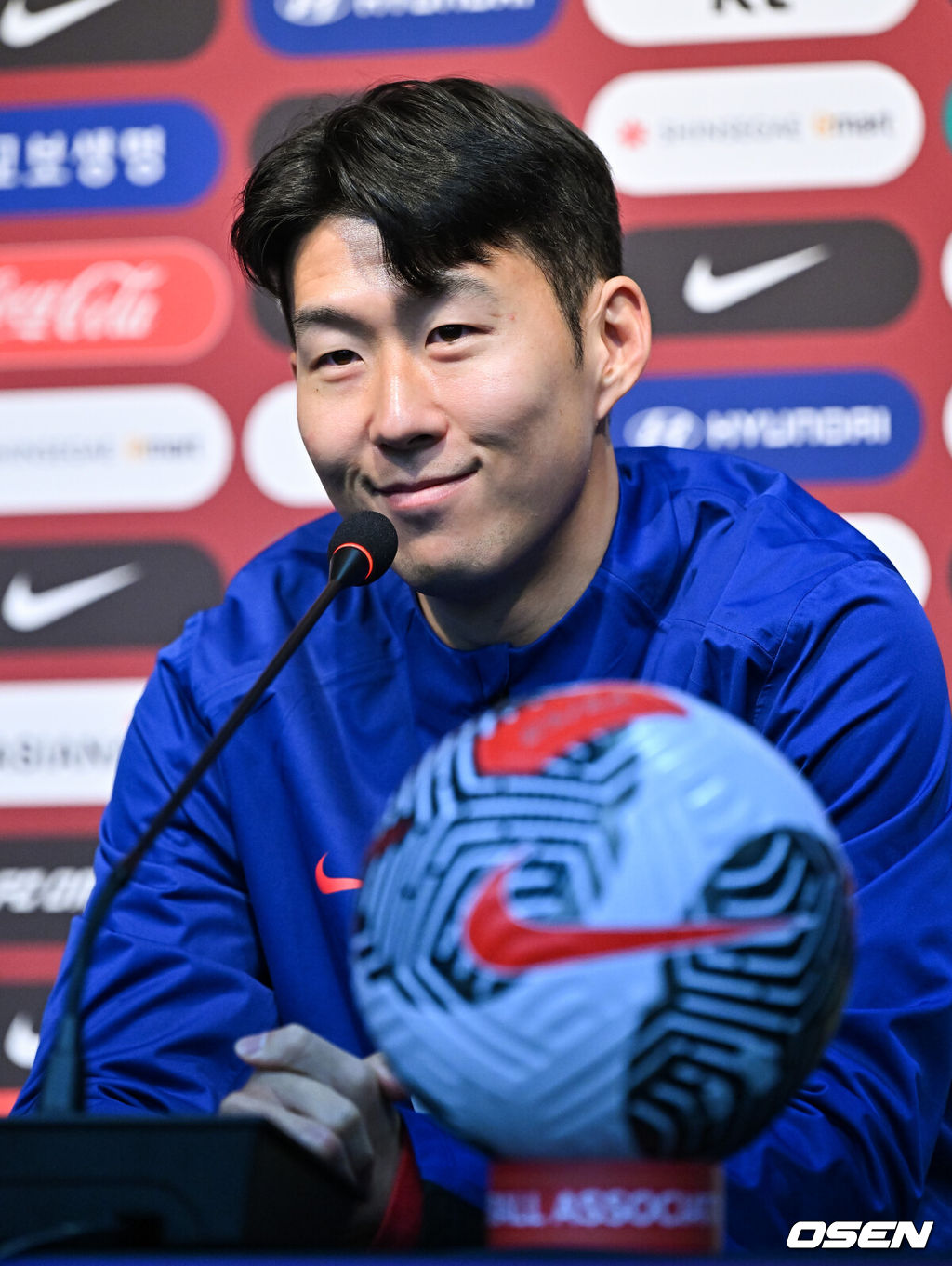 20일 서울 마포구 서울월드컵경기장에서 2026 FIFA 북중미 월드컵 2차 예선 한국-태국 경기 공식 기자회견이 진행됐다. 주장 손흥민이 인터뷰를 하고 있다. 2024.03.20 / soul1014@osen.co.kr