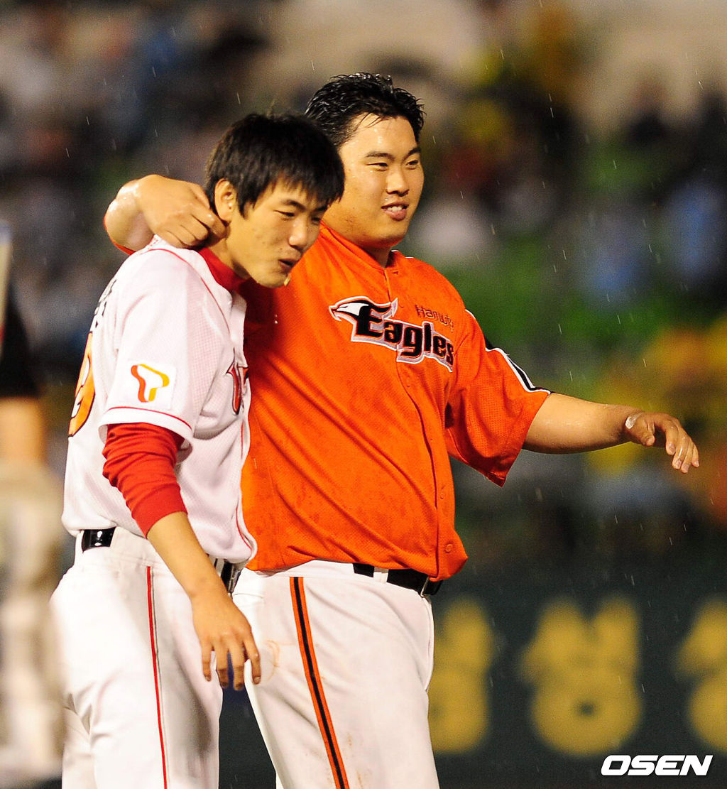 2010년 올스타전에서 한화 류현진(오른쪽)이 SK 김광현과 어깨동무를 하고 있다. 2010.07.24 / spjj@osen.co.kr